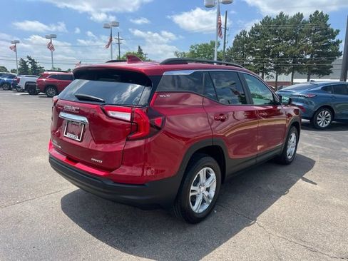 Used 2023 GMC Terrain SLE w/ Driver Convenience Package AWD/4WD image 5