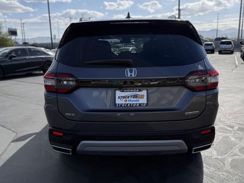 Certified 2025 Honda Pilot Touring image 9