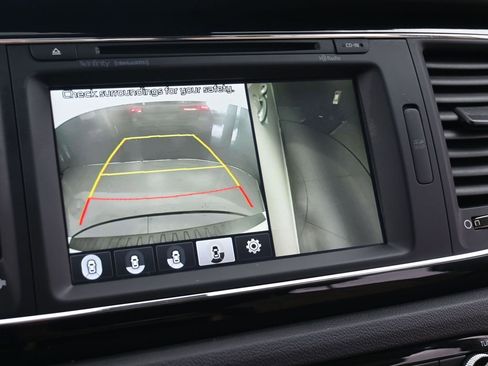 Used 2016 Kia Sedona SX Limited image 27