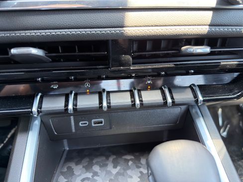 Used 2026 Chevrolet Colorado LT RWD image 40