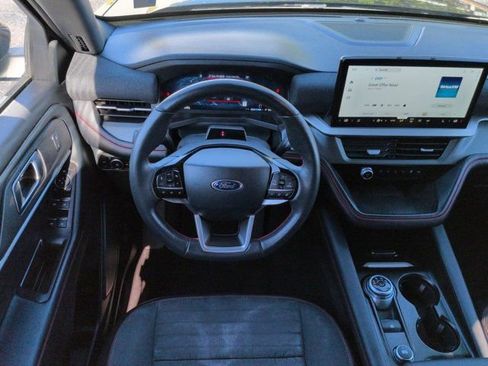 Used 2025 Ford Explorer ST-Line w/ ST-Line Street Pack AWD/4WD image 15