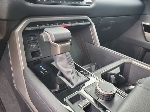 Used 2025 Toyota Tundra Limited image 13