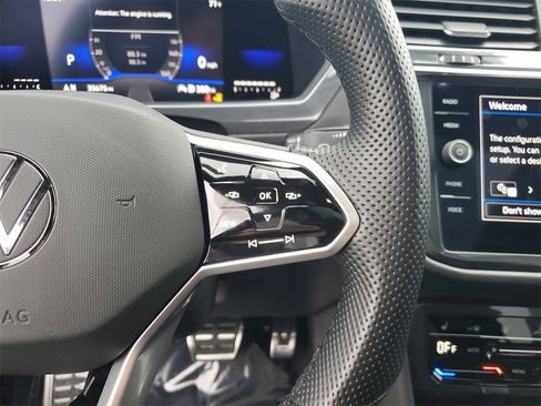 Used 2022 Volkswagen Tiguan SE R-Line image 25