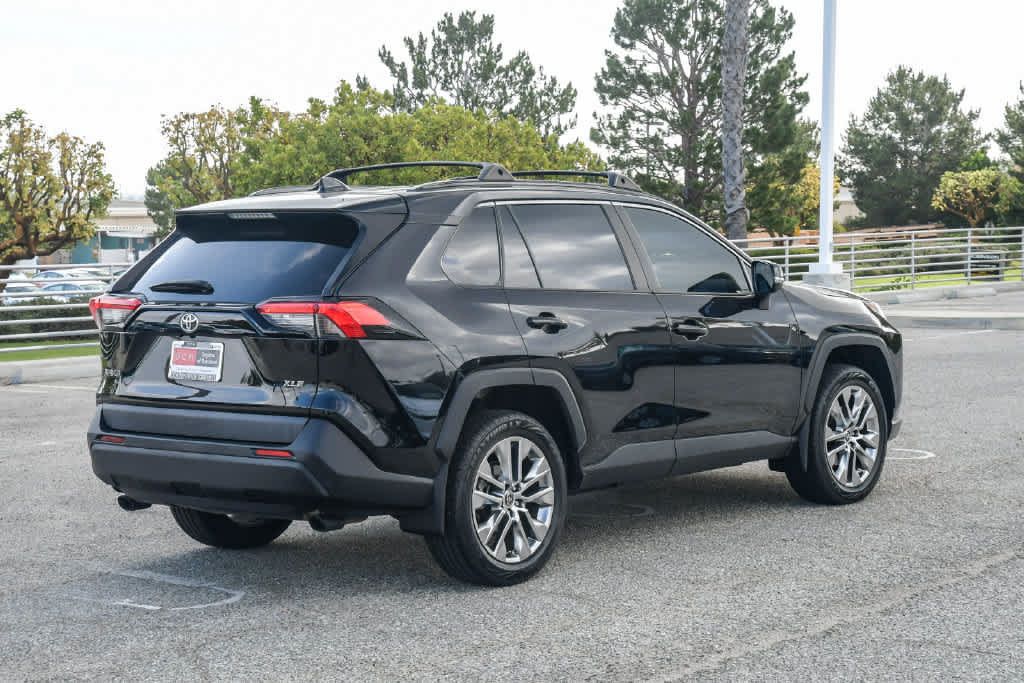 Used 2022 Toyota RAV4 XLE Premium FWD image 10