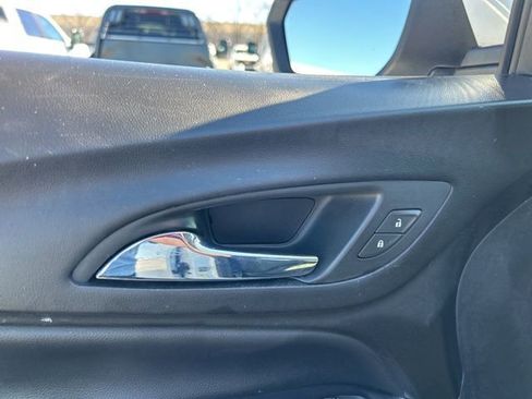 Used 2018 Chevrolet Equinox LT image 12