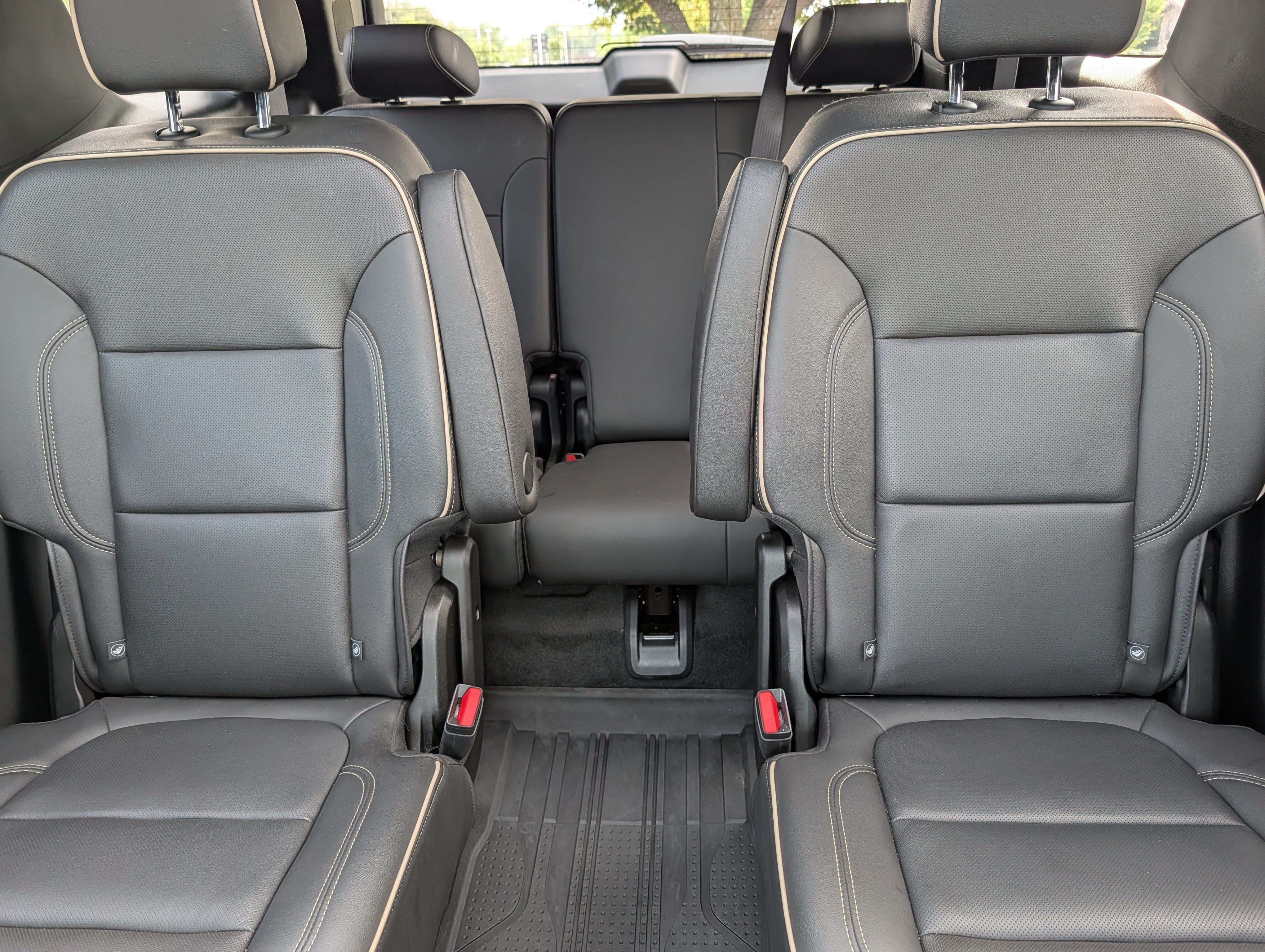 Used 2023 Chevrolet Traverse Premier w/ Redline Edition AWD/4WD image 13