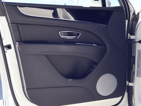 Certified 2022 Bentley Bentayga image 15
