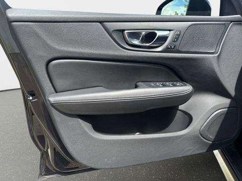 Used 2025 Volvo V60 B5 Cross Country Ultra w/ Climate Package image 17