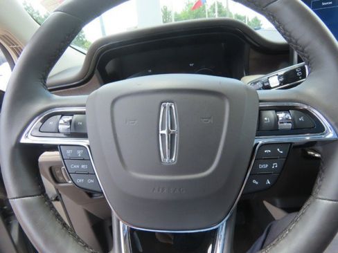 Used 2023 Lincoln Nautilus Reserve AWD/4WD image 26