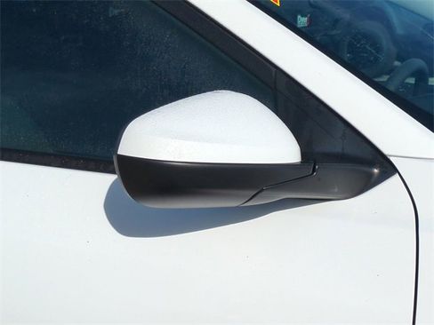 Certified 2025 Chevrolet Trax LT image 12