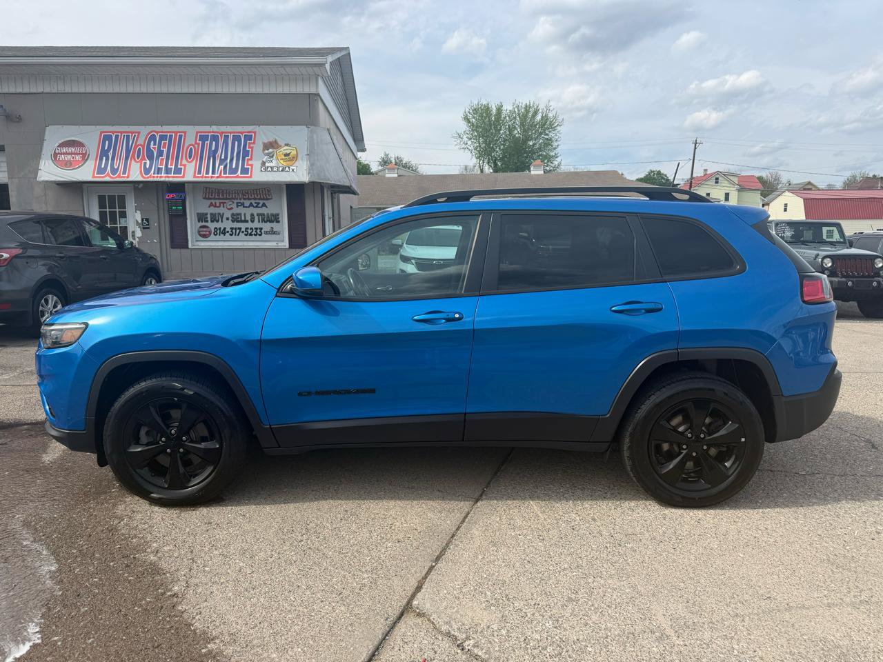 Used 2020 Jeep Cherokee Latitude Plus AWD/4WD image 4