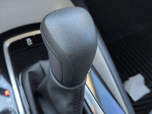 Used 2021 Toyota Corolla LE image 8