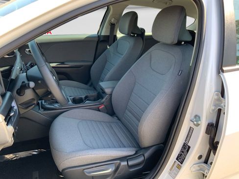 Used 2025 Kia K4 EX FWD image 17