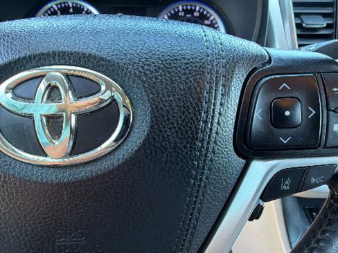 Used 2019 Toyota Highlander Limited image 20