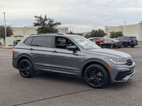 Used 2024 Volkswagen Tiguan SE R-Line image 8