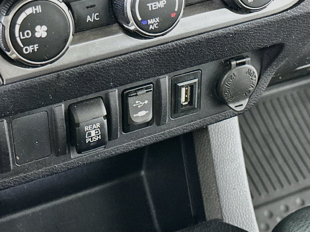 Used 2019 Toyota Tacoma SR5 RWD image 33