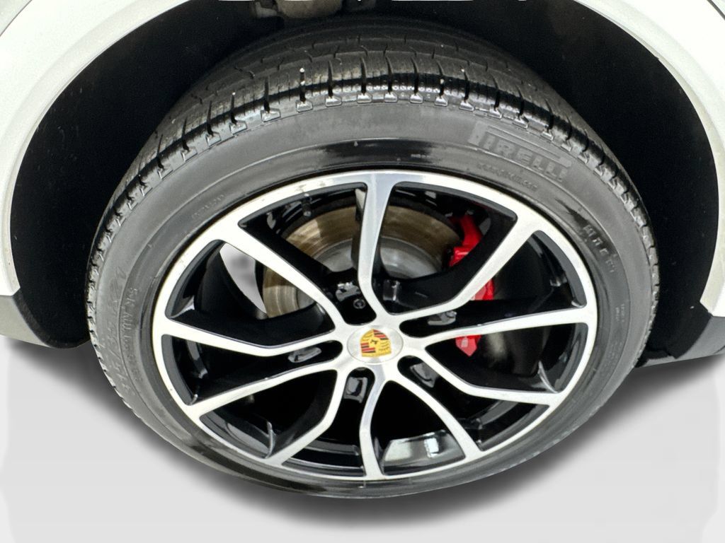 Used 2022 Porsche Cayenne w/ Premium Package AWD/4WD image 80