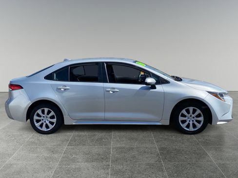 Used 2022 Toyota Corolla LE FWD image 6
