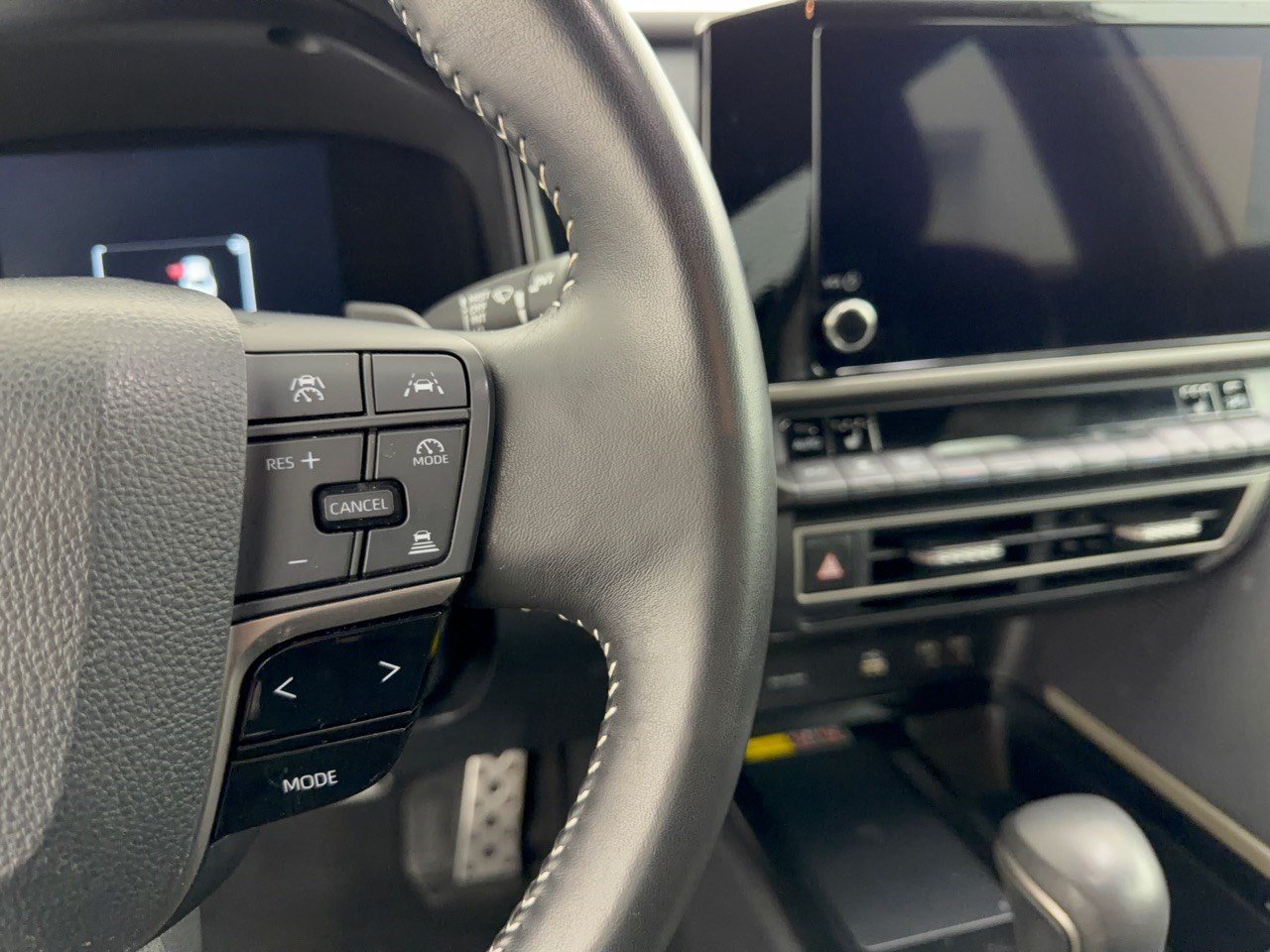 Used 2025 Toyota Camry SE w/ Convenience Package FWD image 19