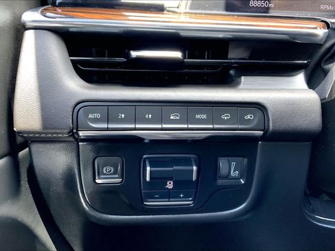 Used 2022 Cadillac Escalade Premium Luxury w/ Performance Package AWD/4WD image 34