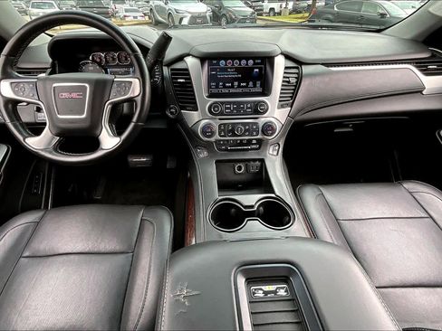 Used 2017 GMC Yukon SLT w/ Premium Edition image 12