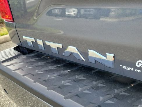Used 2024 Nissan Titan SV w/ SV Convenience Package image 10