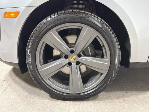 Certified 2026 Porsche Macan Turbo AWD/4WD image 42