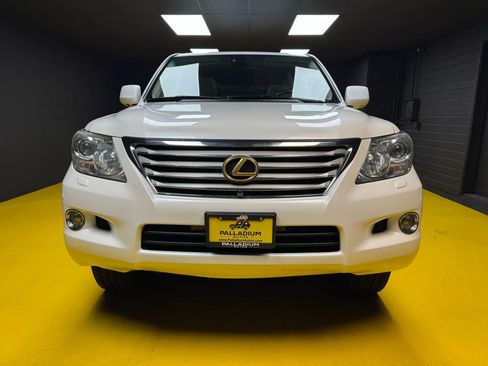 Used 2011 Lexus LX 570 4WD w/ Luxury Pkg image 2