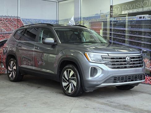 Used 2024 Volkswagen Atlas SE image 1