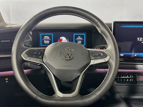 Certified 2025 Volkswagen Tiguan SE AWD/4WD image 14