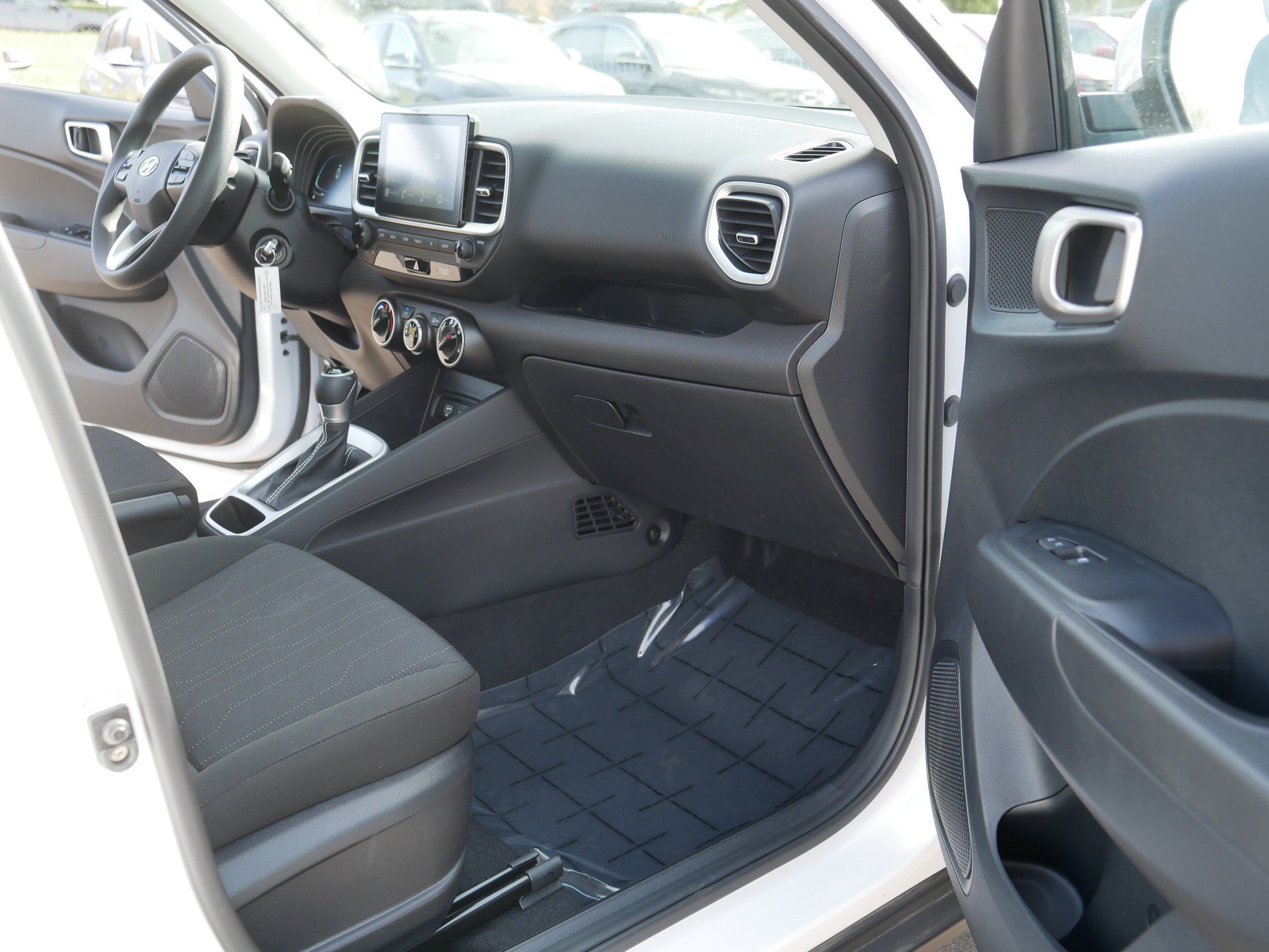 Used 2023 Hyundai Venue SE FWD image 19