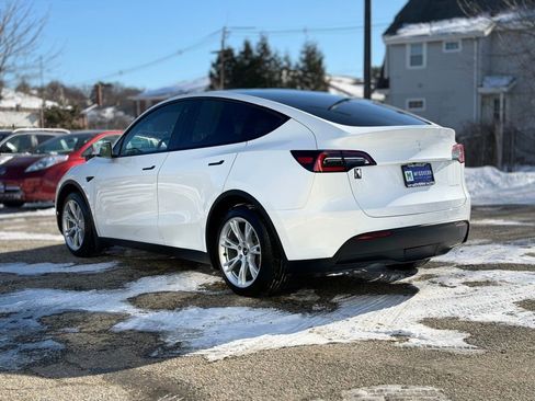 Used 2021 Tesla Model Y Long Range image 6