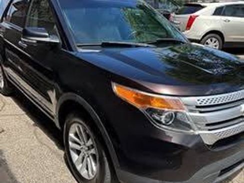 Used 2013 Ford Explorer XLT AWD/4WD image 2