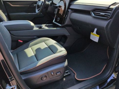 New 2026 GMC Acadia AT4 w/ Luxury Package AWD/4WD image 23