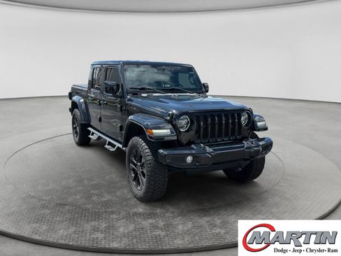 Used 2021 Jeep Gladiator Overland AWD/4WD image 3