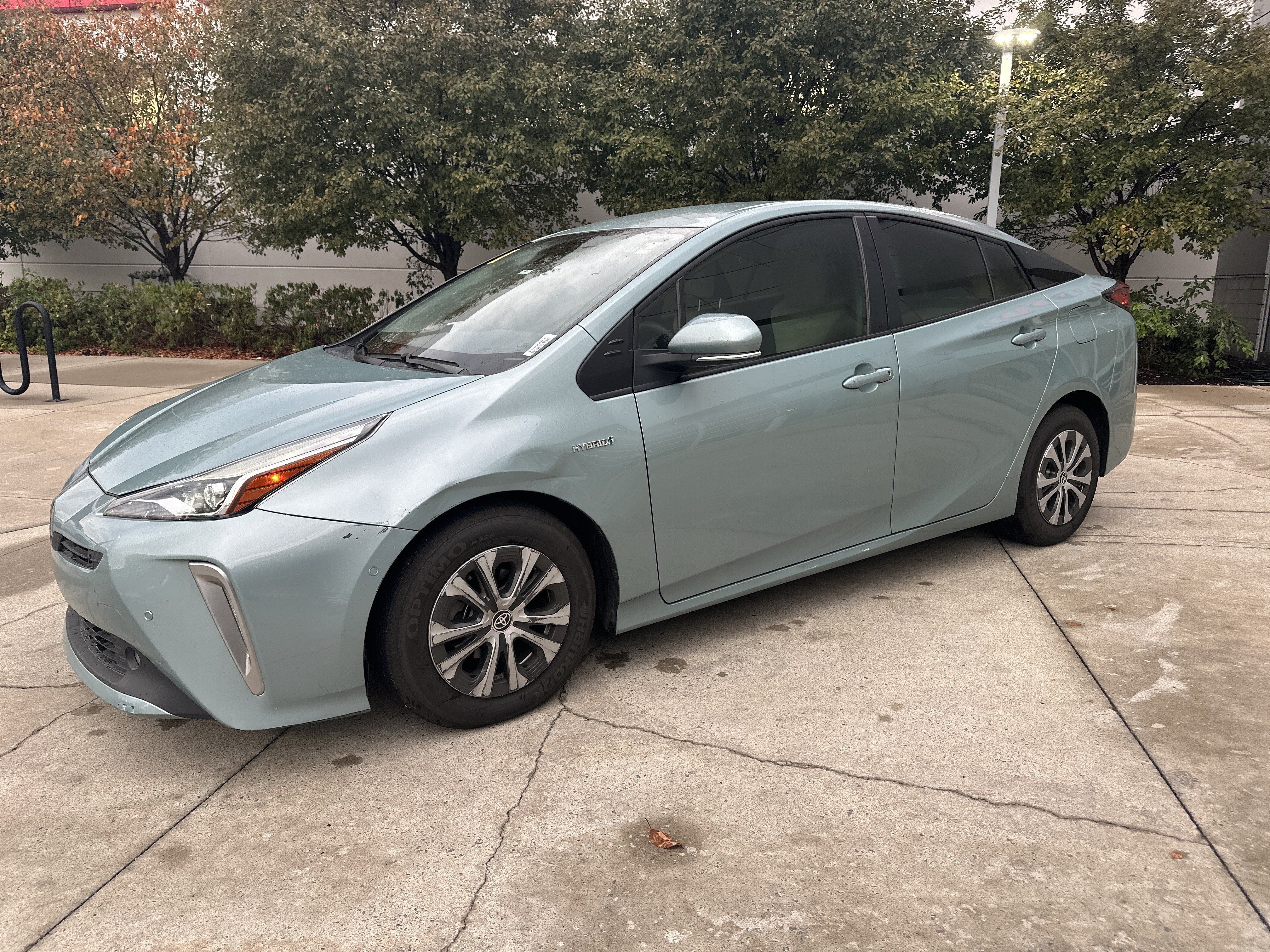 Used 2022 Toyota Prius XLE w/ Advanced Technology Package AWD/4WD image 3