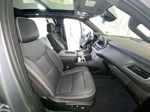 Used 2023 GMC Yukon SLT w/ SLT Luxury Package AWD/4WD image 38