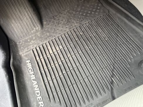 Used 2017 Toyota Highlander Limited image 17