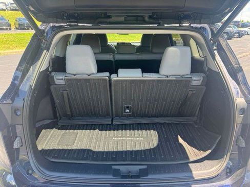 Certified 2020 Toyota Highlander XLE AWD/4WD image 10