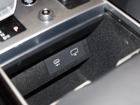 Used 2023 Land Rover Range Rover SE image 35