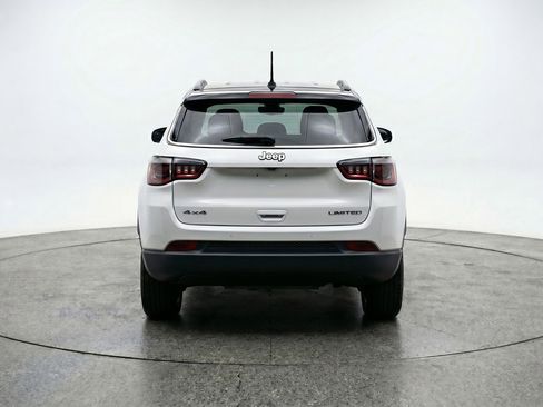 Used 2025 Jeep Compass Latitude AWD/4WD image 7