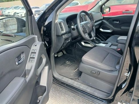 Used 2022 Nissan Frontier SV RWD image 9