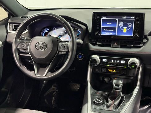 Used 2021 Toyota RAV4 SE image 23