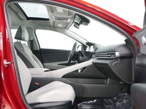 Used 2023 Hyundai Elantra Limited FWD image 12