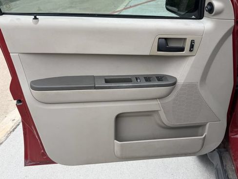 Used 2011 Ford Escape XLS w/ 101A Rapid Spec Order Code FWD image 10