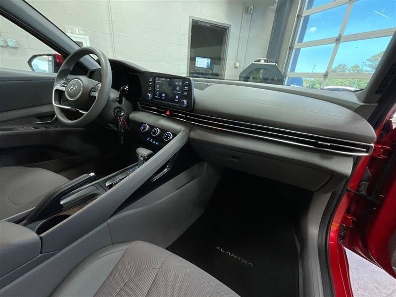 Used 2021 Hyundai Elantra SE FWD image 30