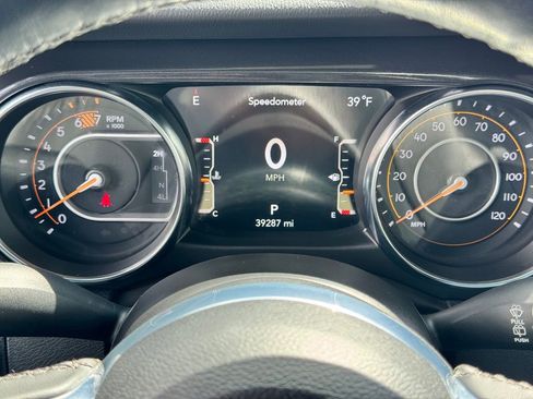 Used 2023 Jeep Wrangler Unlimited Sahara AWD/4WD image 21