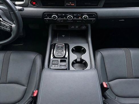 Used 2025 Honda Pilot Touring image 19