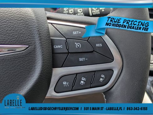 Used 2023 Chrysler Pacifica Touring-L FWD image 19