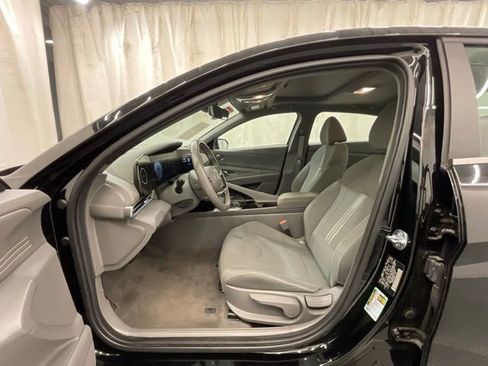 Used 2025 Hyundai Elantra SEL FWD image 10